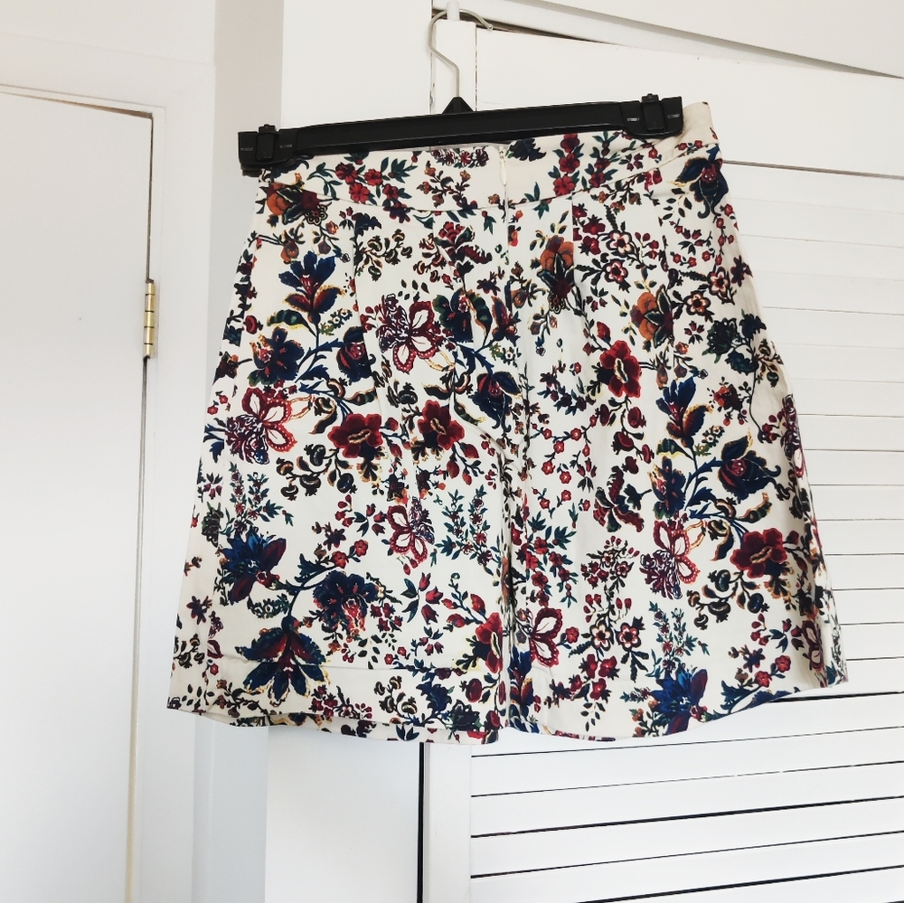 Stradivarius floral mini skirt XS